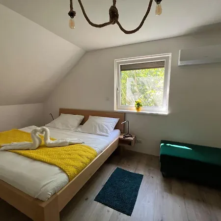 Dum C. 6 - Rekreacni Domy Milovice Vakantiehuis